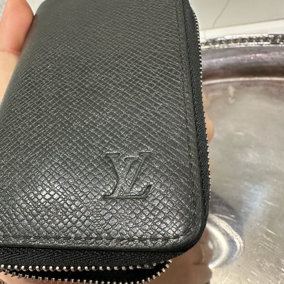 LV Taiga zip coin purse - Picture 14 of 16